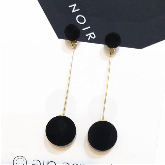 NEW Womens Black Earrings - Picture 1 of 1